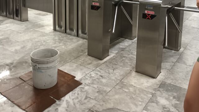 Usuarios del Metro CDMX denuncia filtración de agua en la recién inaugurada Línea 1