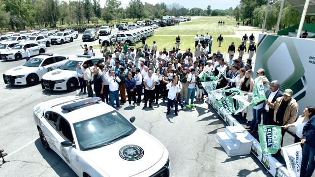 Ricardo Gallardo hace entrega histórica de patrullas