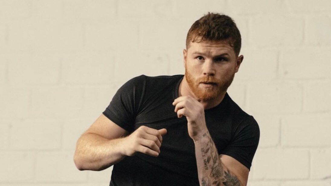 'Canelo' Álvarez maquilla a su hija Marifer