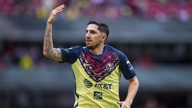 Diego Valdés pone el 2 a 1 en el marcador.