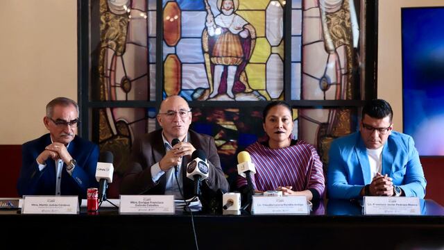 Aida Cuevas engalana el aniversario 433 de San Luis Potosí con la Sinfónica de la Marina.