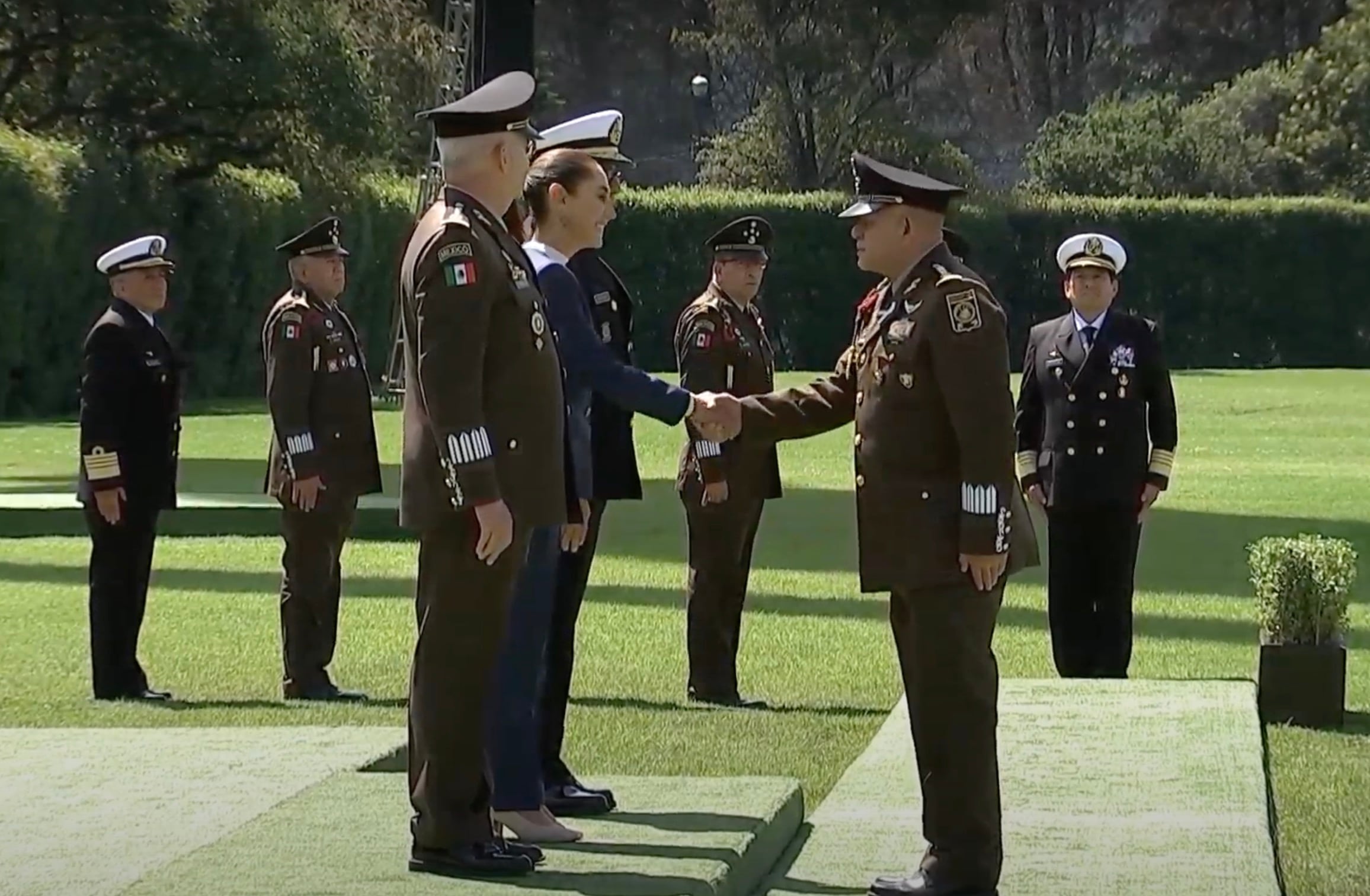 Claudia Sheinbaum encabeza ceremonia de salutación de las Fuerzas Armadas