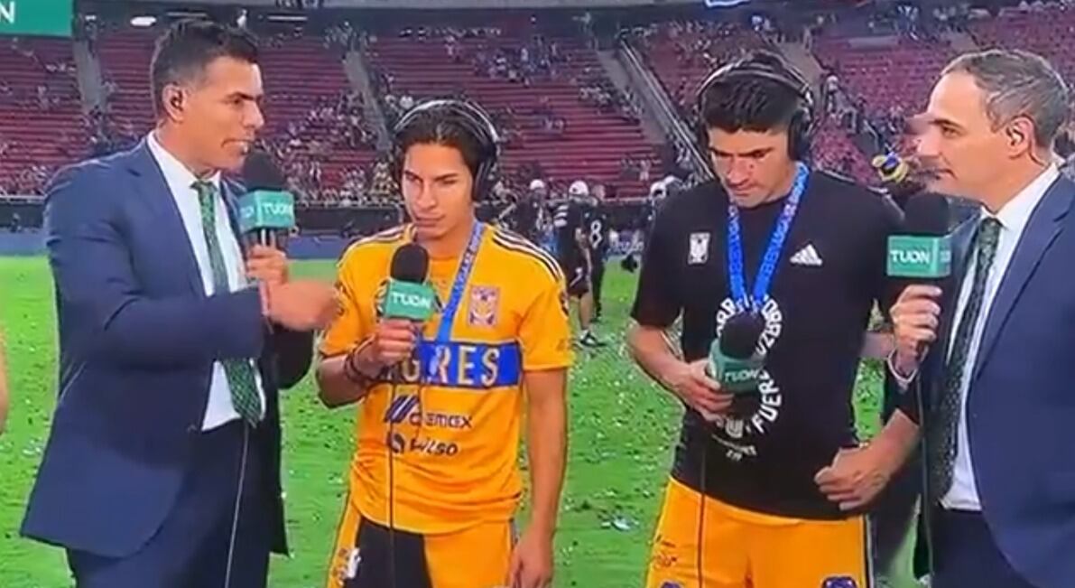 Oswaldo Sánchez y Diego Lainez.