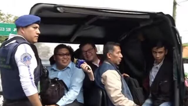 Agentes de la policía capitalina apoyan en traslados.