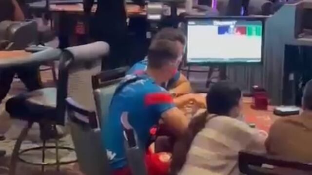 Alan Mozo y Santiago Ormeño se fueron al casino previo a jugar ante la Juventus.