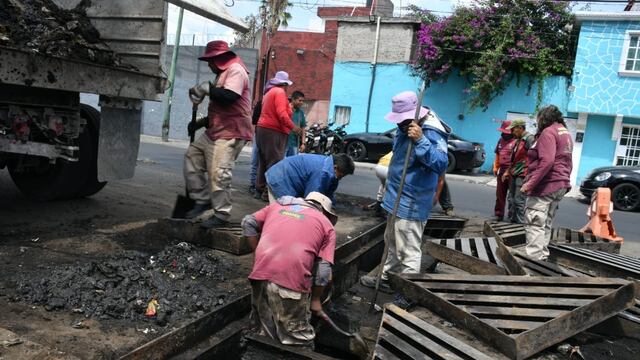 Drenaje en Nezahualcóyotl con olor a combustible; podría ser turbosina