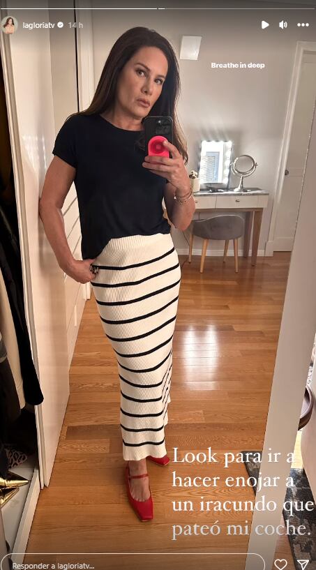 Gloria Calzada presume su outfit para hacer enojar a karatecas.