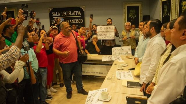 Periodistas de Chilpancingo protestaron en el Congreso de Guerrero; diputada de Morena los amenazó