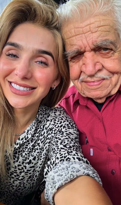 Marcela Mistral junto a su abuelo Mario Guzmán