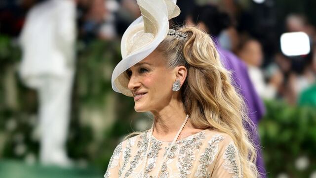 Sarah Jessica Parker regresa a la Met Gala 2024 con un precioso homenaje a Carrie Bradshaw