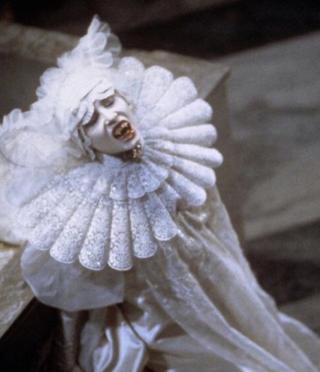 El disfraz de Belinda rindió puntual homenaje a la mejor adaptación de Drácula de Bram Stoker