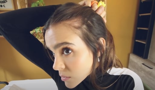 Yuya muestra escasez de cabello por ser mamá.