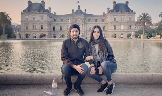Jonathan Meléndez junto a su esposa Ana Paula