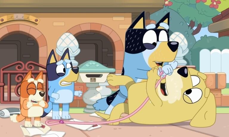 Bluey y Bingo pasean a Shaun