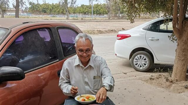 Epideomiólogo come en la banqueta