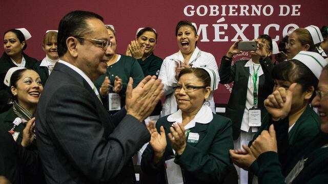 Germán Martínez, titilar del IMSS, en el Día de la Enfermera.
