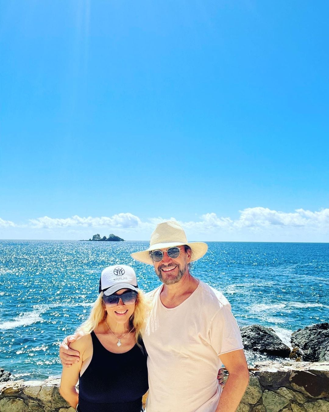 Marco Antonio Solís y su esposa, Cristian Solís