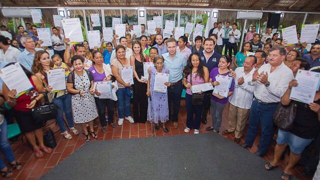 Entrega de escrituras y títulos de propiedad en Tuxtla Gutiérrez.