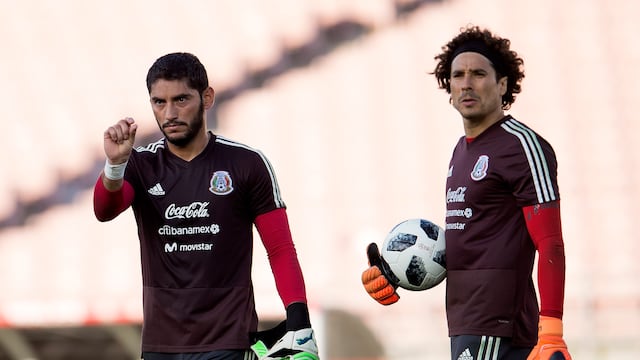 ¿Seguirá sus pasos? Memo Ochoa mandó importante mensaje tras el retiro de Jesús Corona.