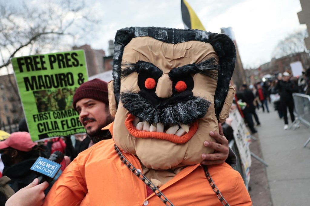 Se manifiestan en Nueva York contra Nicolás Maduro ante su segunda audiencia.