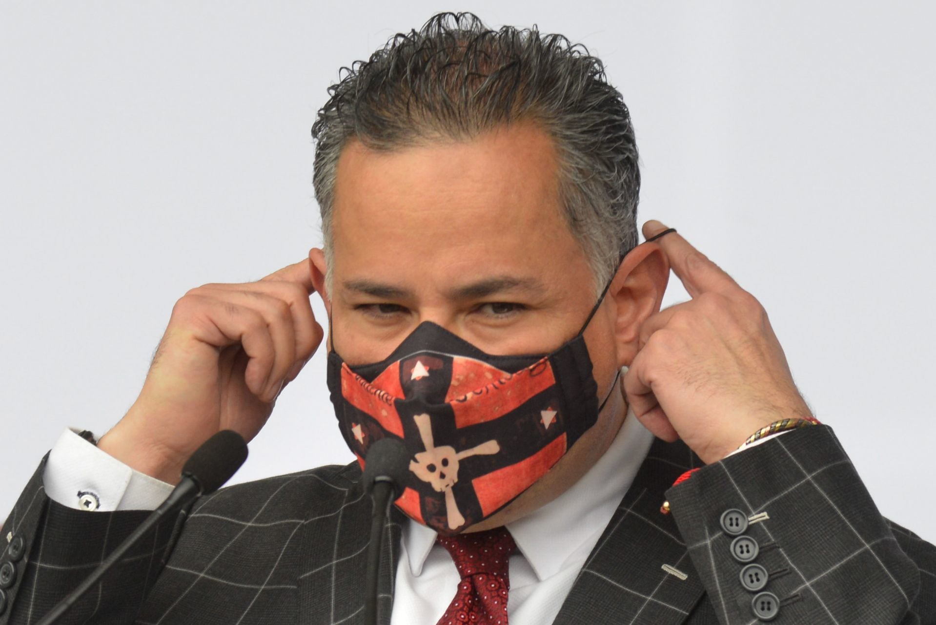 Santiago Nieto.