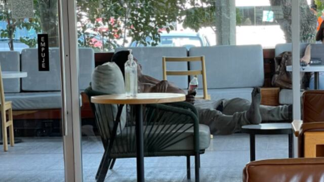 Indigente en Starbucks