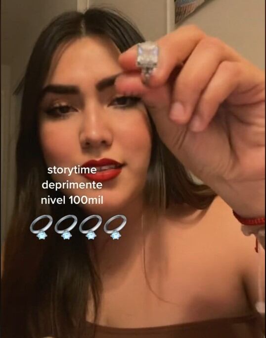 Presume anillos de compromiso de sus exes