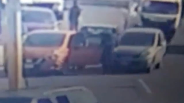 Conductor atropella a asaltante