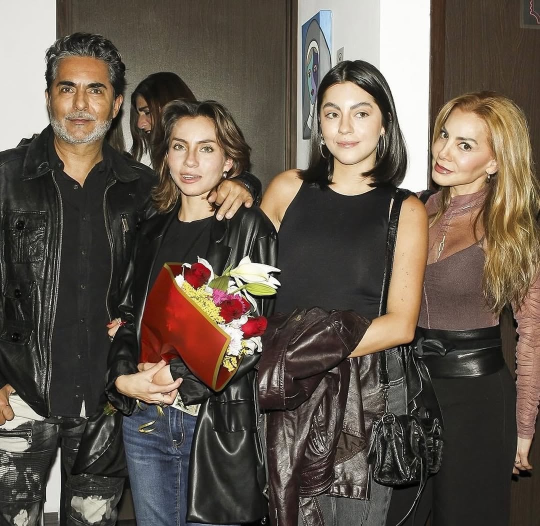 Raúl Araiza con sus hijas Camila, Roberta y su esposa Fernanda Rodríguez.