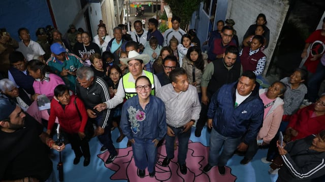Azucena Cisneros pinta 3 mil fachadas para transformar Ecatepec.