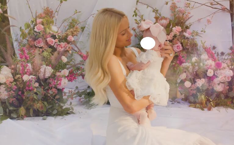 Paris Hilton con su bebé, Londres Marilyn.