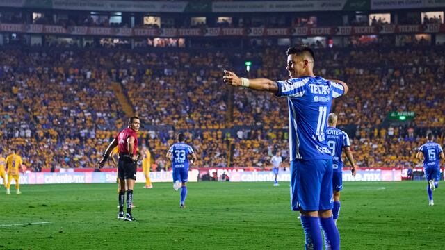 Maximiliano Meza celebrando su gol del Clásico Regio