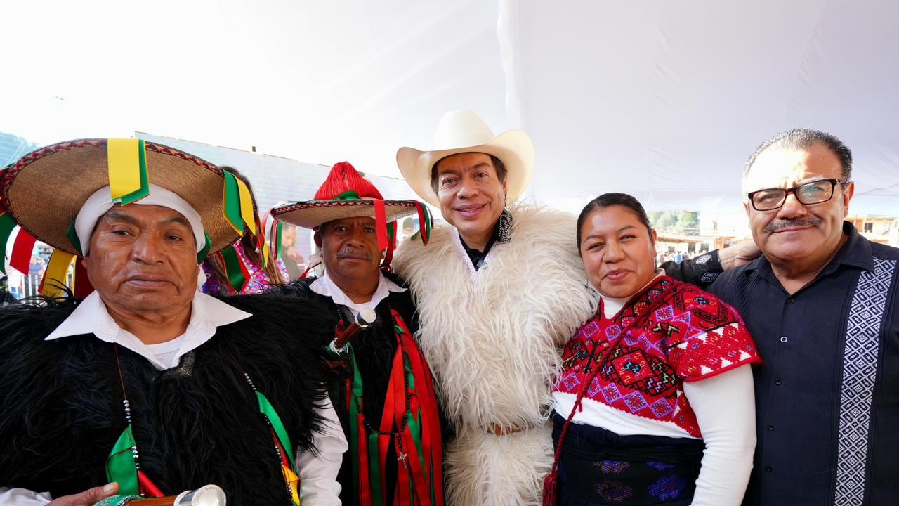 Mario Delgado informó que los programas de alfabetización del INEA reciben a más de 93 mil personas