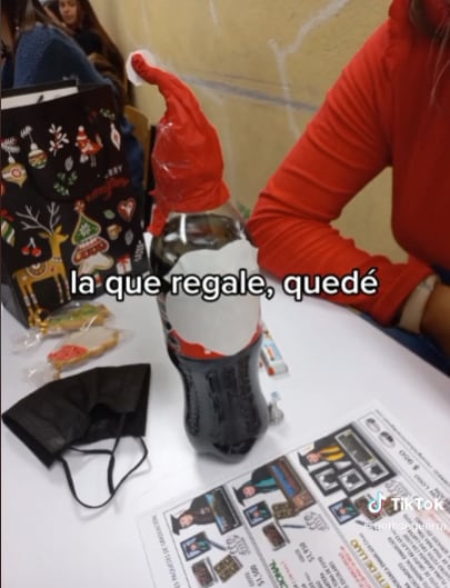 Coca-Cola decorada para intercambio navideño