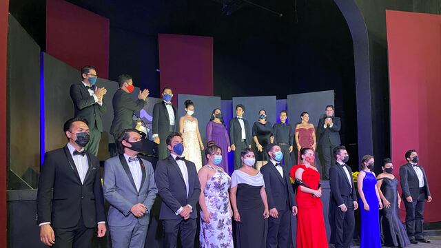 El elenco y sus mentores