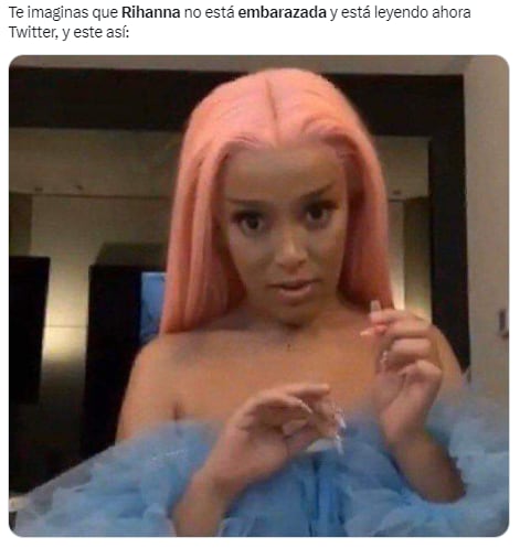 Meme de una Rihanna supuestamente embarazada en el Super Bowl LVII.