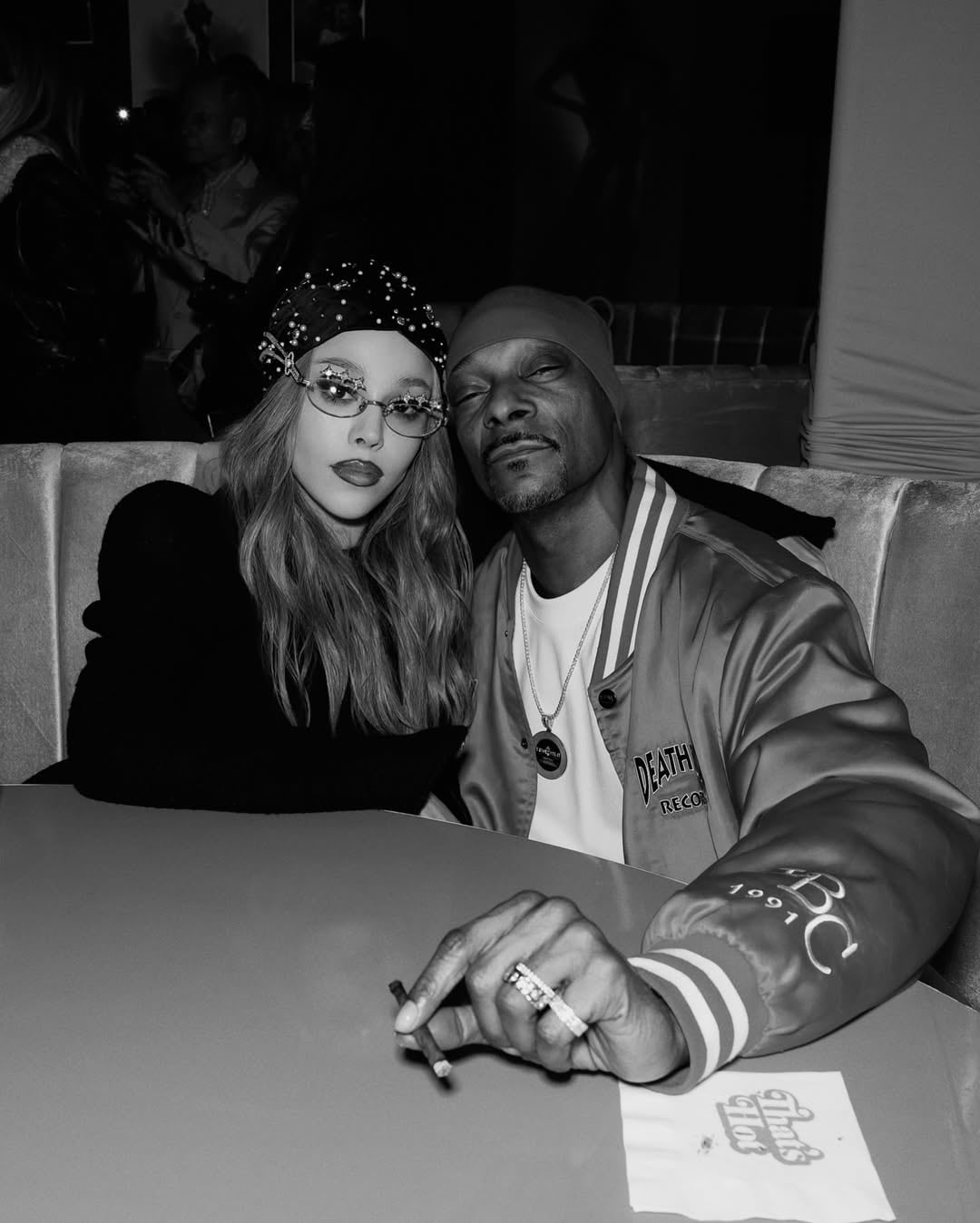 Danna Paola con Snoop Dog en la fiesta de Paris Hilton.