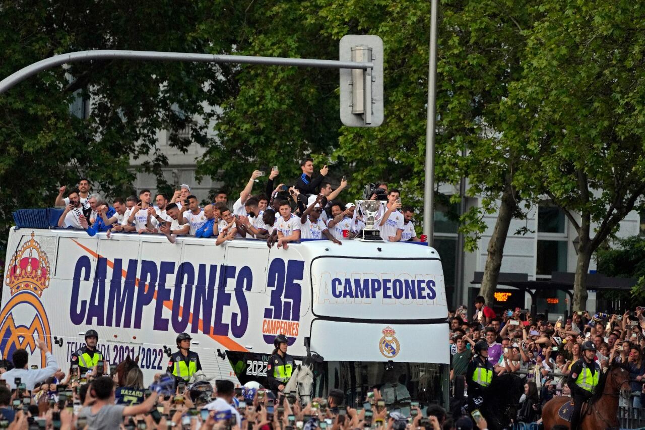 El Real Madrid festejó su 35° título de LaLiga con sus aficionados.