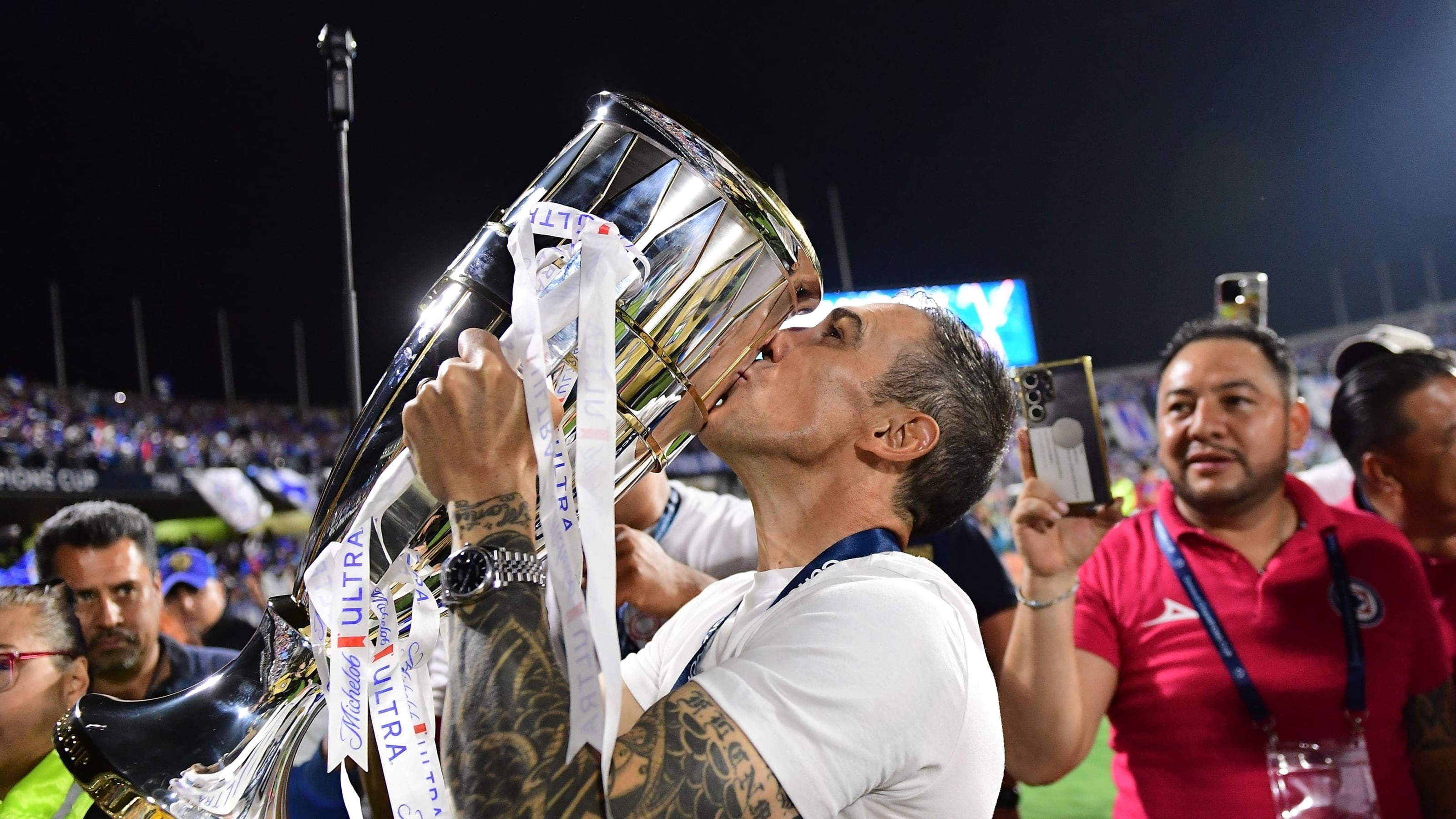 Vicente Sánchez tras ser campeón de Concachampions con Cruz Azul.