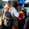 ¿Fuera máscaras? McDonald’s dice le da orgullo la visita de Donald Trump