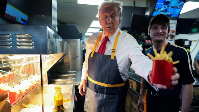 Donald Trump trabaja en McDonalds por un día
