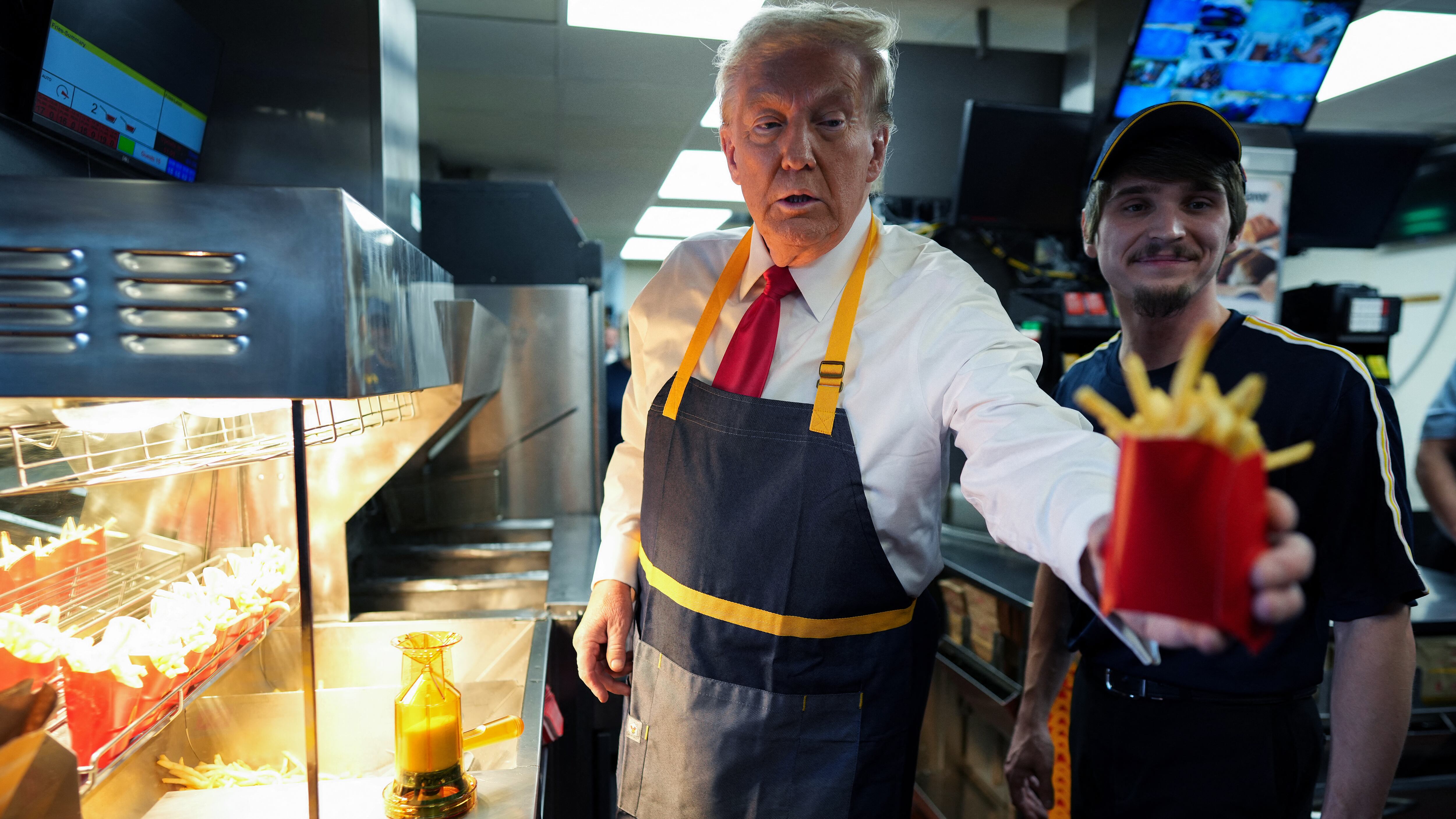 ¿Fuera máscaras? McDonald’s dice le da orgullo la visita de Donald Trump