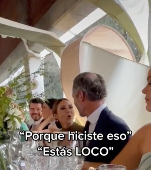 Caloncho llega a su boda y sus padres se pelean