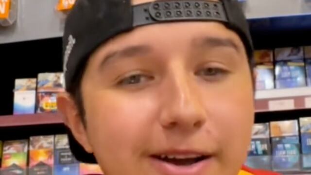 Cajero del Oxxo que a promociones secretas