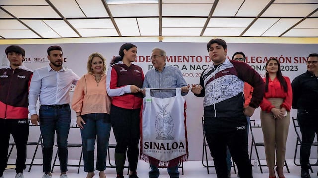 RUBÉN ROCHA ABANDERÓ A DEPORTISTAS DE SINALOA; VAN A LAS NACIONALES DE CONADE 2023