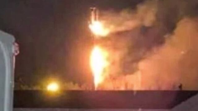 En el Reino Unido, llaman a prender fuego a torres 5G, presuntamente para prevenir propagación del coronavirus.