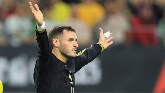 Santiago Giménez sufrió la devaluación de su carta y bajó de 50 millones de euros a 20 millones