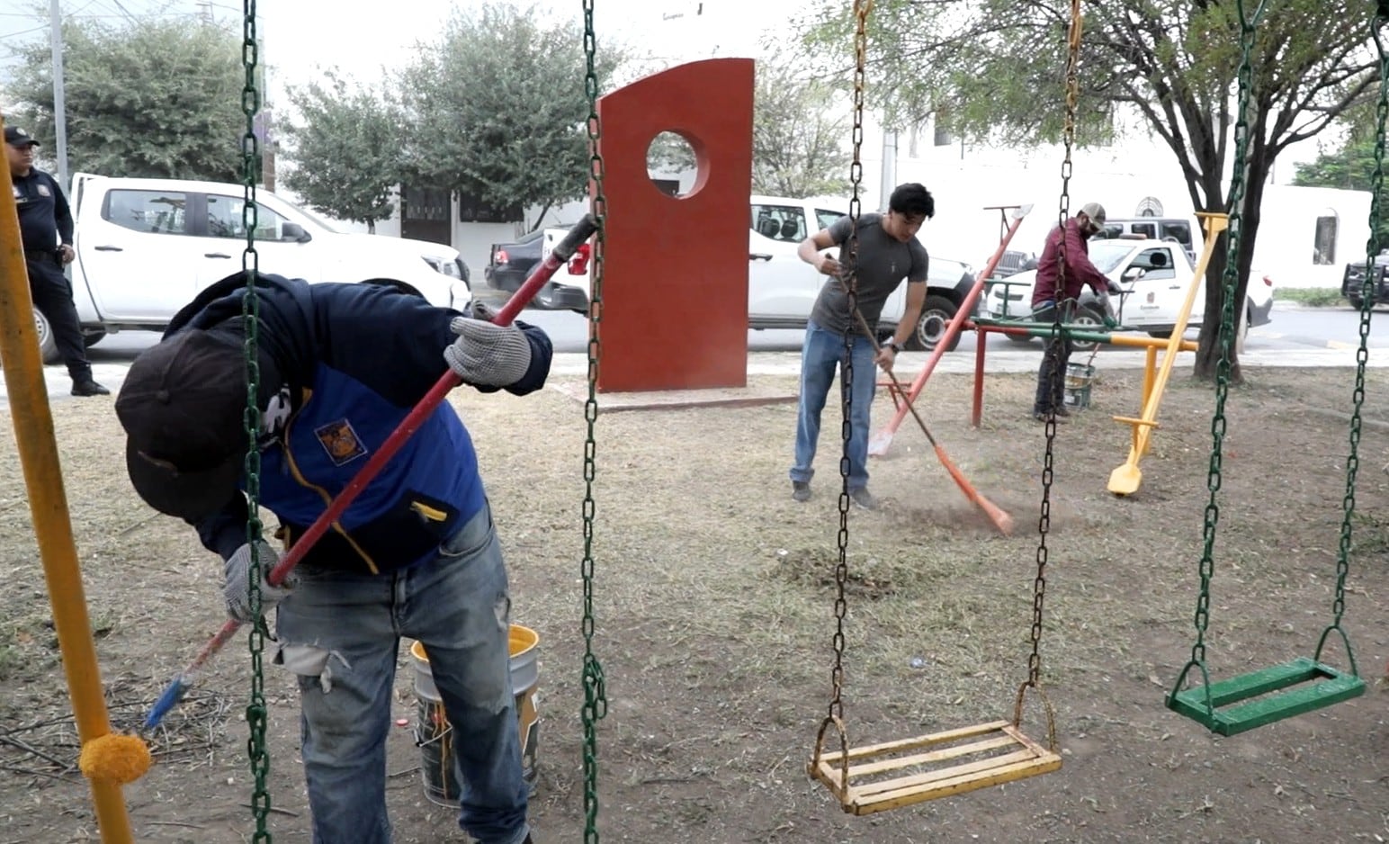 Escobedo rehabilita plazas con Jornadas Nacionales Tequios de la Transformación.