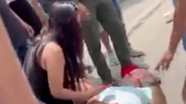 Le exige la clave del celular a su novio