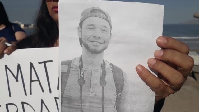 Manifestación por asesinato de Omar Camacho. Una persona tranquila.